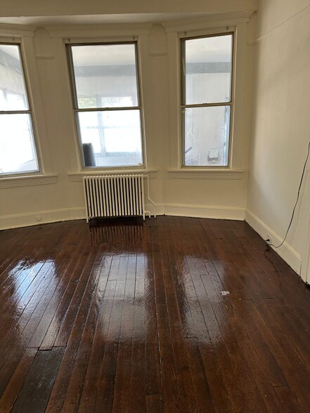 Primary Photo - 121 Kearney Ave