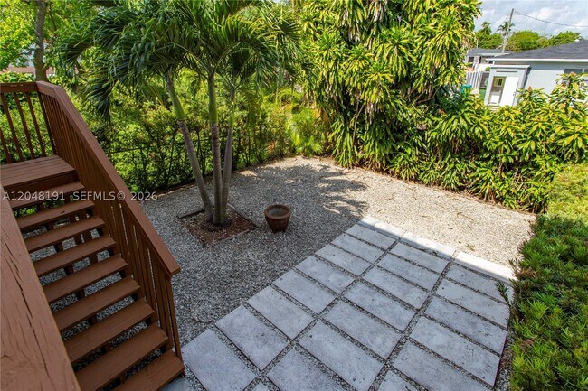 Building Photo - 2782 SW 33rd Ave