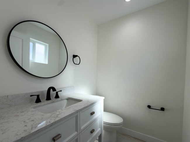 Building Photo - Spacious 3BR ADU w/ Private Patio!