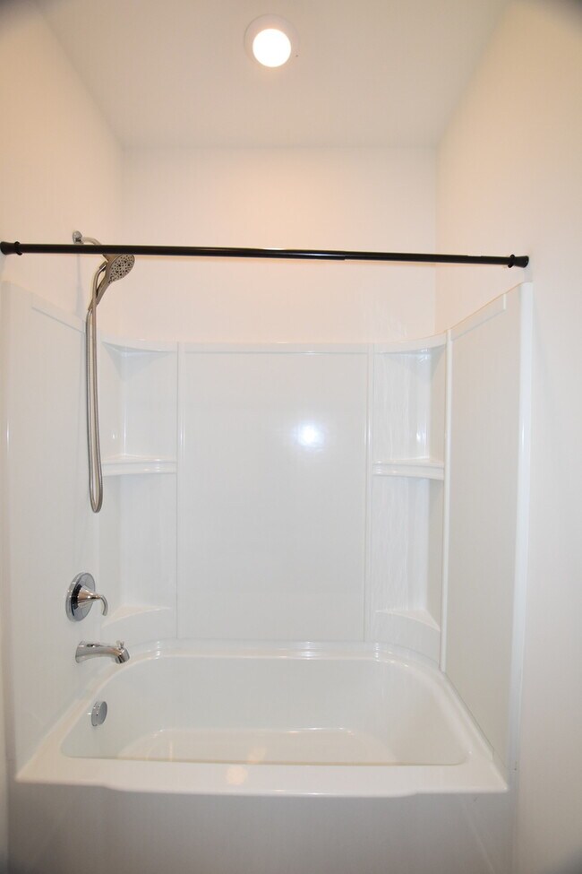 Building Photo - 2945 Showplace Dr