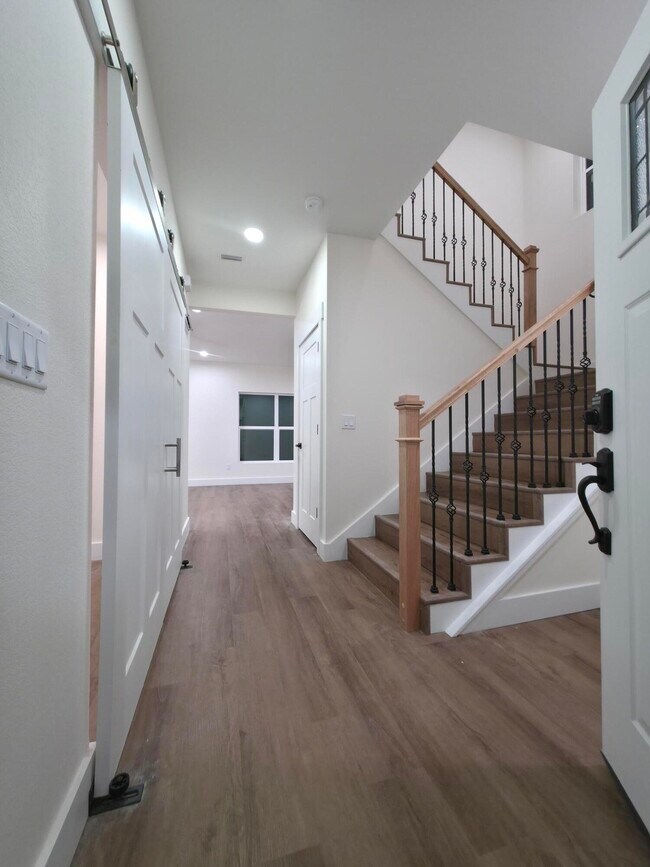 Building Photo - 4699 Meadow Lake Dr