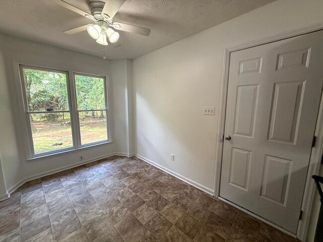 Building Photo - 5481 Landview Pl