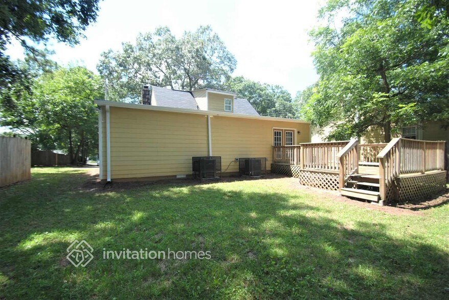 Building Photo - 914 Bouldercrest Dr SE