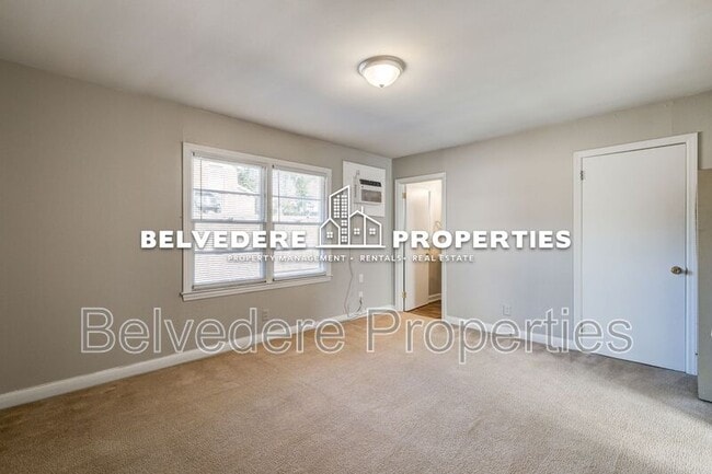 Building Photo - 215 McIver St