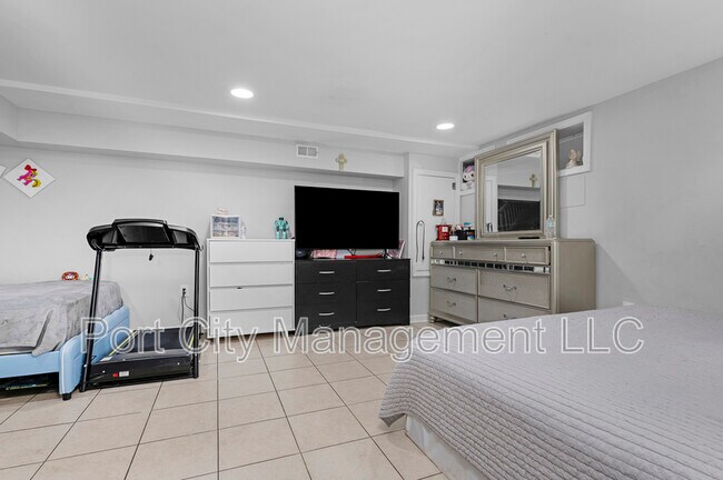 Building Photo - 944 Dalton Ave