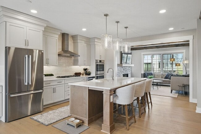 Building Photo - Luxurious, Fully Furnished Townhome       ...