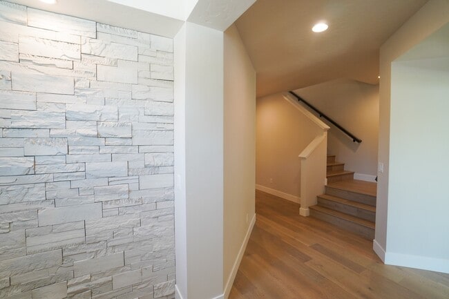 Building Photo - 3045 S Honeycomb Way