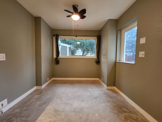 Building Photo - 112 10th St