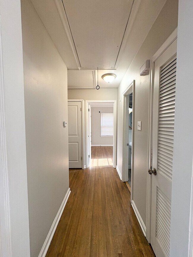 Building Photo - Updated 3 bedroom, 1 bathroom near Quince and Perkins