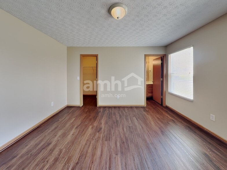 Building Photo - 8245 Crete Ln