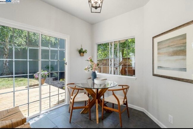 Building Photo - 5 Stuart Pl