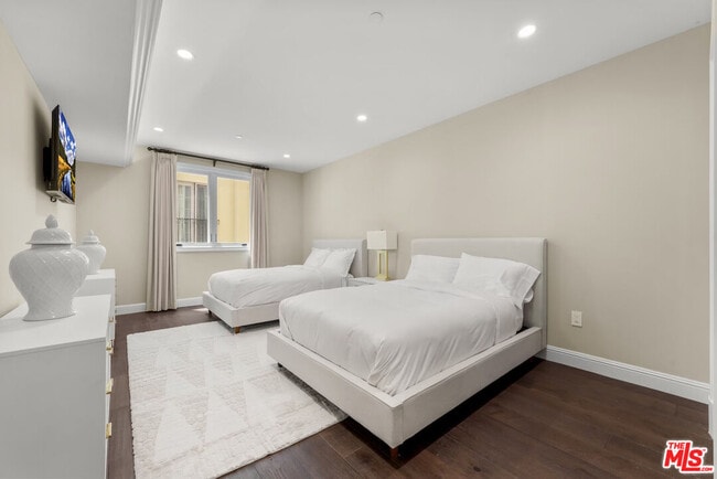 Building Photo - 1825 Pandora Ave