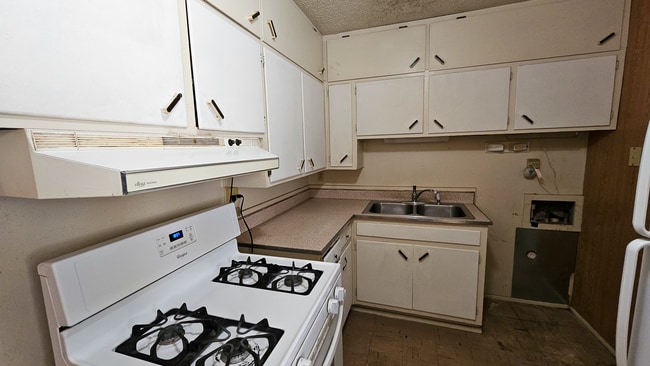 Building Photo - Featured Property