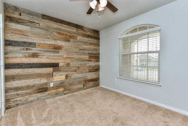 Building Photo - 132 Denton Dr