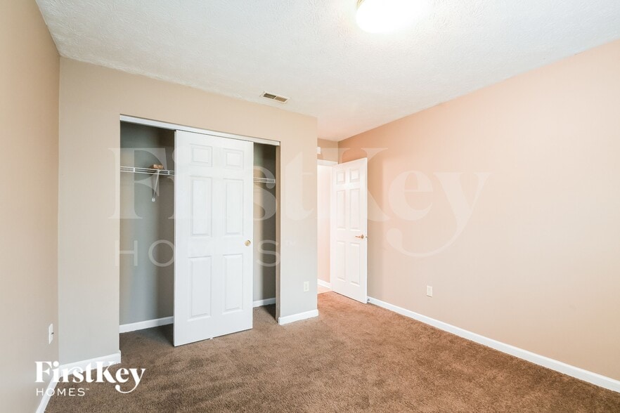 Building Photo - 3860 Planewood Dr