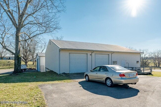 Building Photo - 2890 Shelbyville Rd