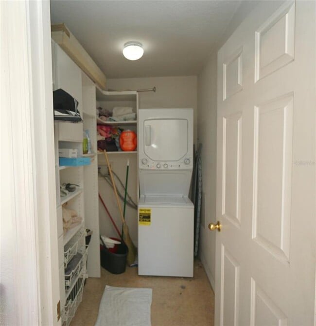 Building Photo - 6921 Jamestown Manor Dr