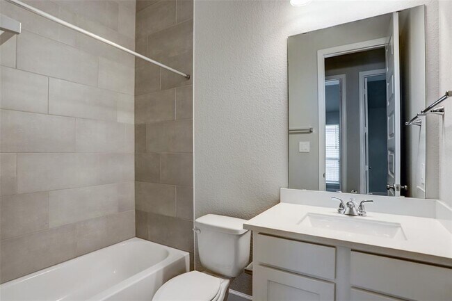Building Photo - 2818 Tanager Trace