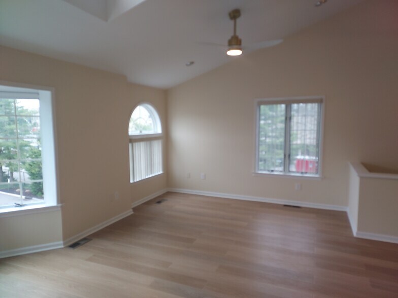 Building Photo - 239-70B Oak Park Dr