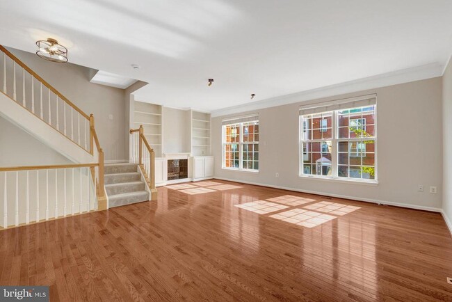 Building Photo - 12913 Wood Cres Cir