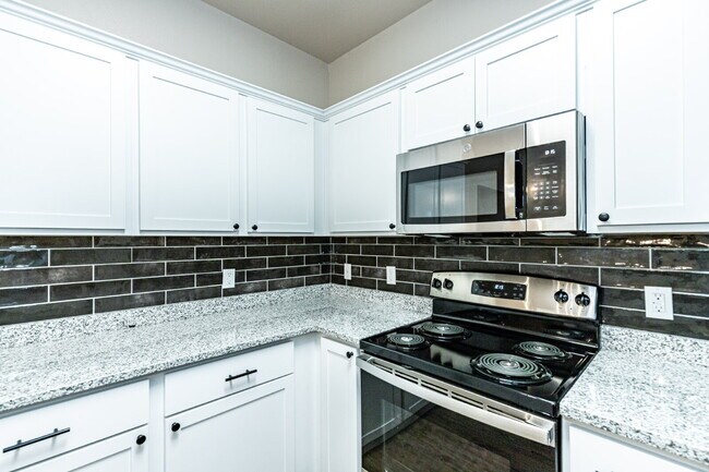Building Photo - Iron Horse 2 bedroom 2 bathroom!