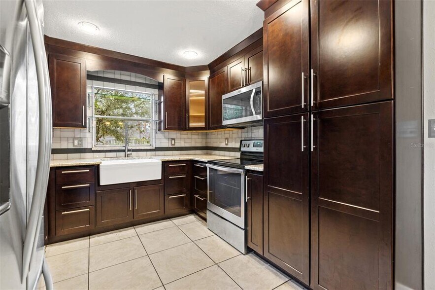 Soft-close wood cabinets - 6396 27th St N