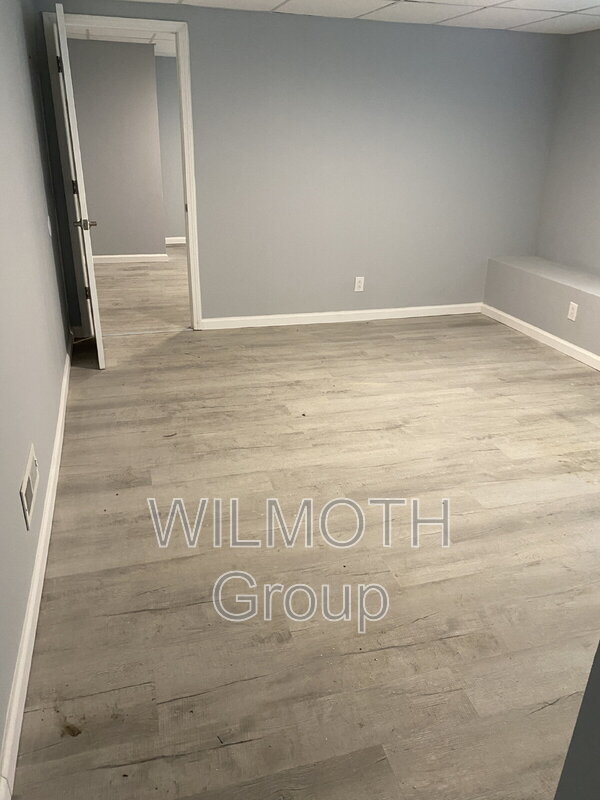 Building Photo - 15 N Riley Ave