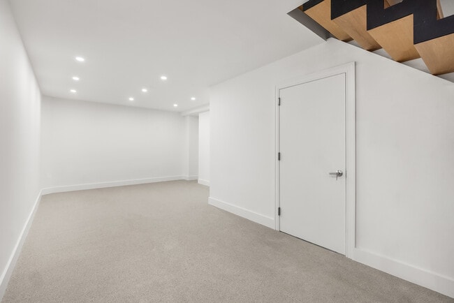 Building Photo - 53 W 85th St