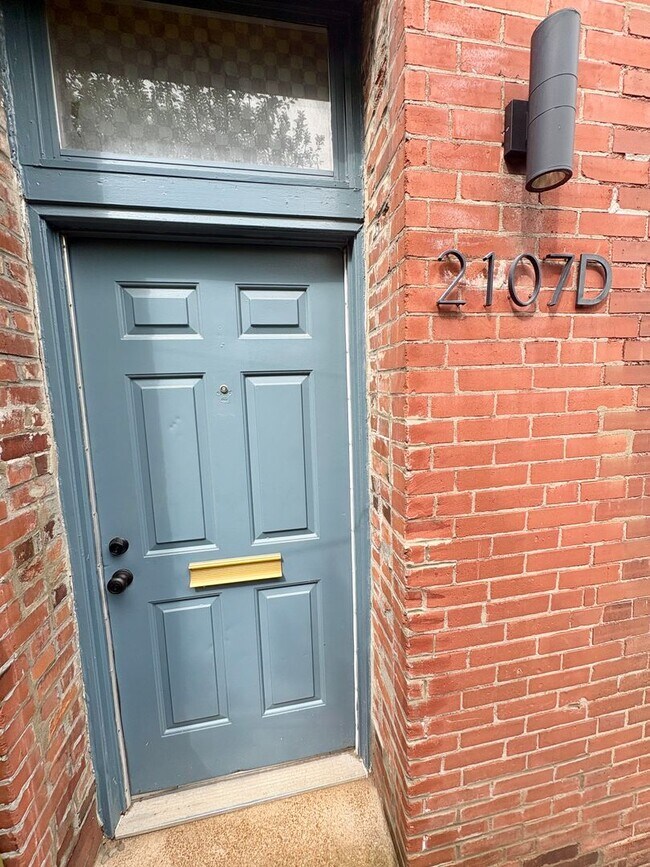 Building Photo - 2107 Sidney St