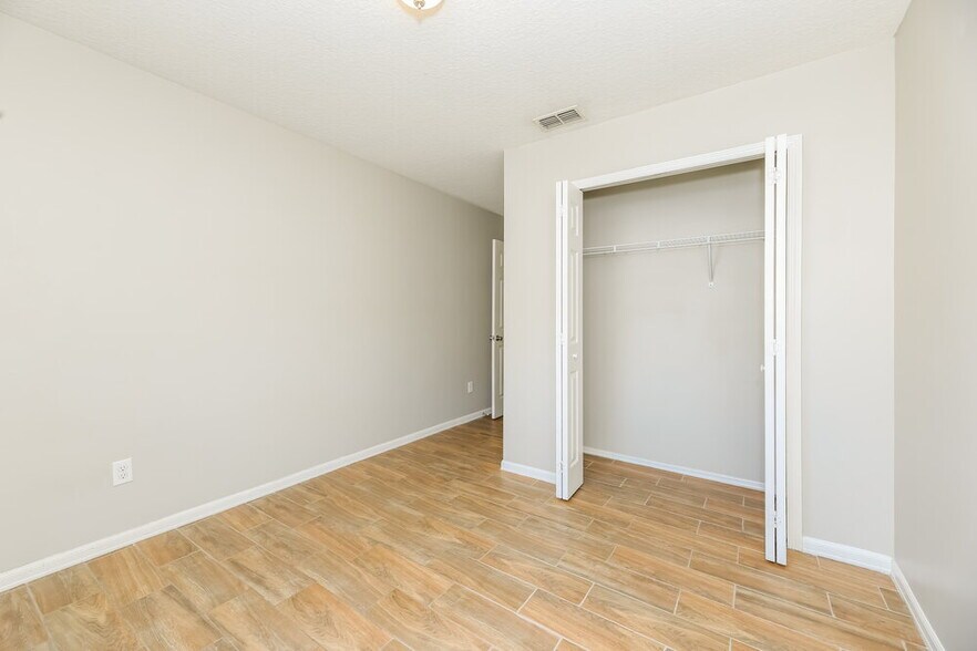 Building Photo - 11751 Pleasant Creek Dr