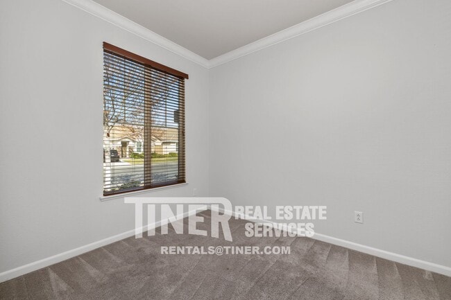 Building Photo - 1707 Grey Bunny Dr