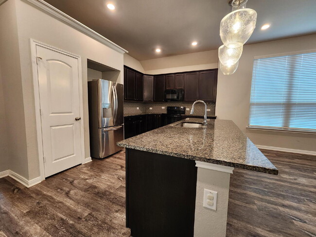 Building Photo - "Beautiful 3 Bedroom, 2 Bathroom Home for ...