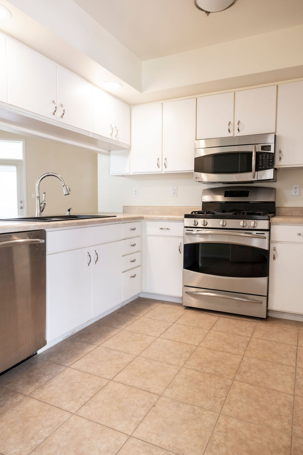 Building Photo - 984 22nd Ave