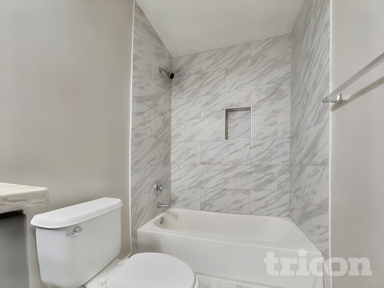 Building Photo - 2651 Pine Log Way