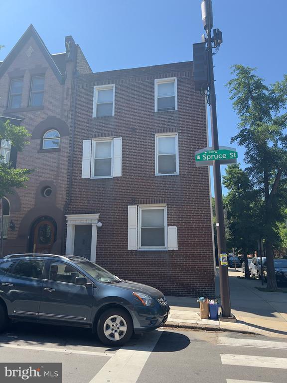 Primary Photo - 2430 Spruce St
