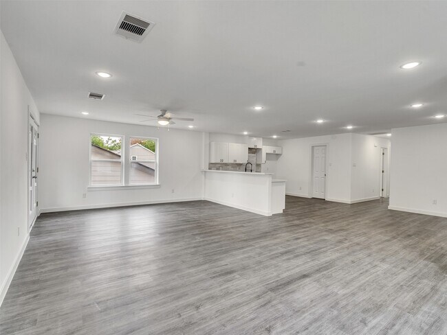 Building Photo - 6742 Madrid St