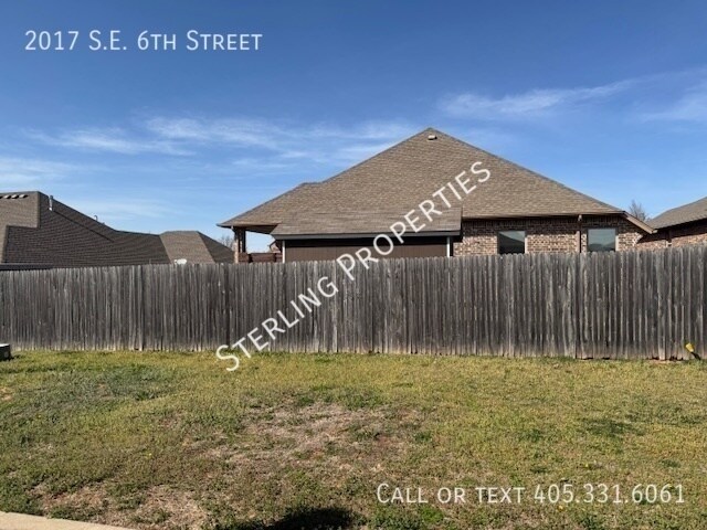 Building Photo - 2017 SE 6th St