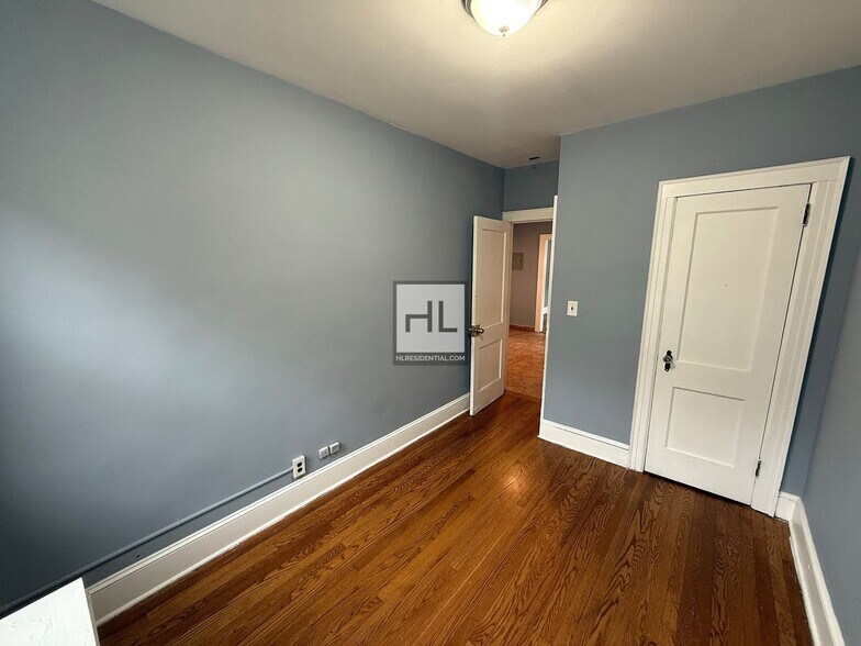 Building Photo - FOREST AVENUE