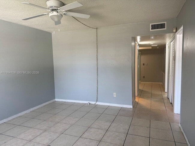 Building Photo - 5440 SW 38th Ct