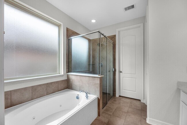 Building Photo - 9714 Sable Canyon Dr