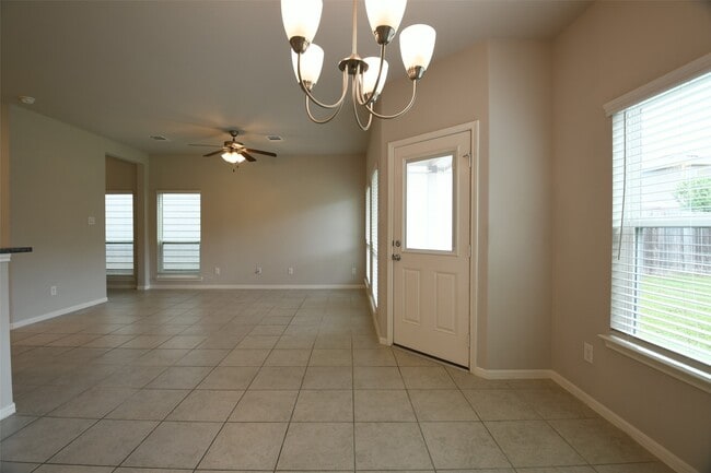 Building Photo - 104 Camelot Pl Ct