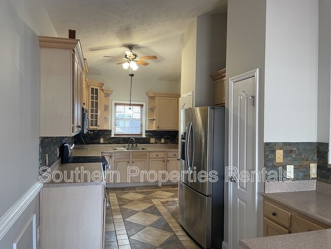 Building Photo - 109 Canyon Ct