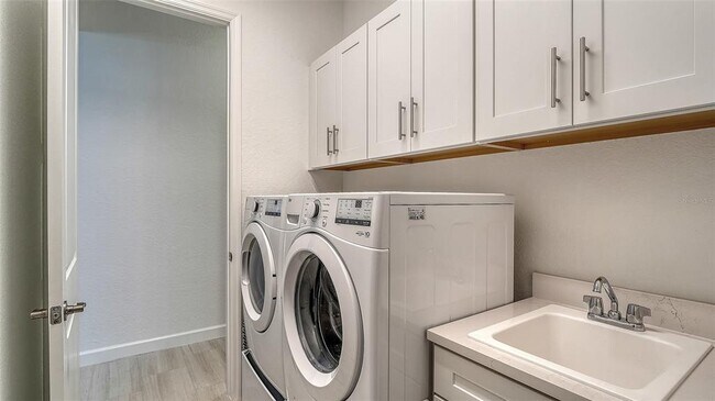 Building Photo - 5612 Lightning Whelk Ln