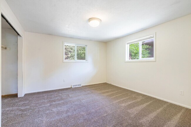 Building Photo - 3405 Butternut Dr