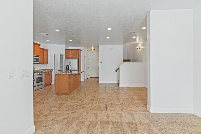 Building Photo - 3 bedroom, 2.5 bathroom St. George Home