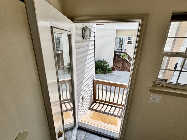 Building Photo - A Chesapeake Bay Townhome w/Garage, Available NOW! 2 Downstairs Bedrooms - Pet Friendly - 2 Balco...