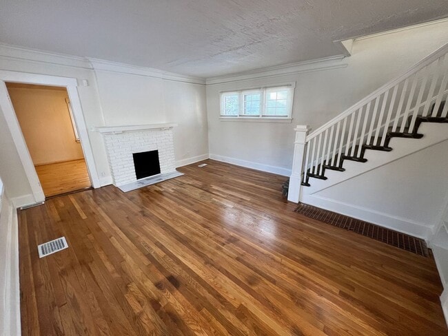 Building Photo - 3-Bedroom Home with Bonus Library/Office Near Local Attractions!