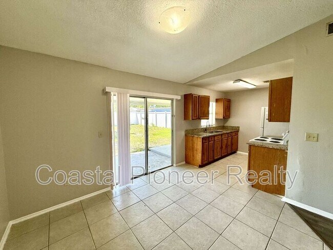 Building Photo - 1242 Coolmont Dr