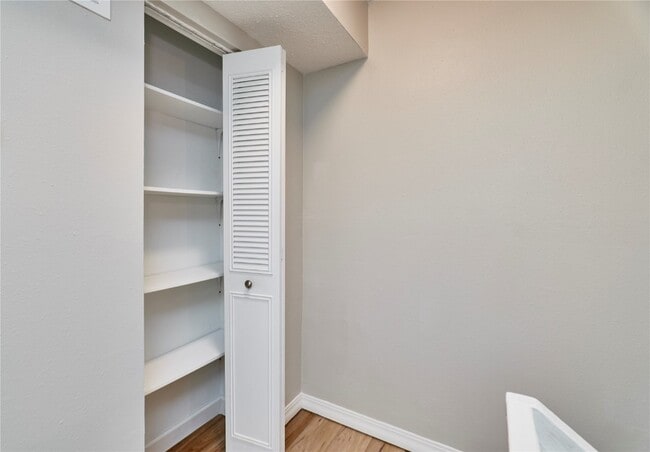 Building Photo - 2402 Savoy Dr