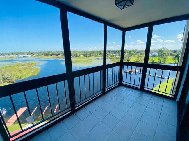 Building Photo - 117 Country Club Dr